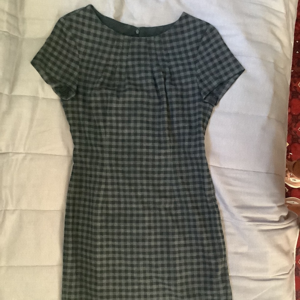 Banana Republic cotton flannel gingham knee length dress in a size 4